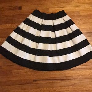 Express skirt black and white